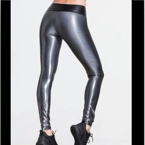 SUKI SHUFU— Metallic Leggings